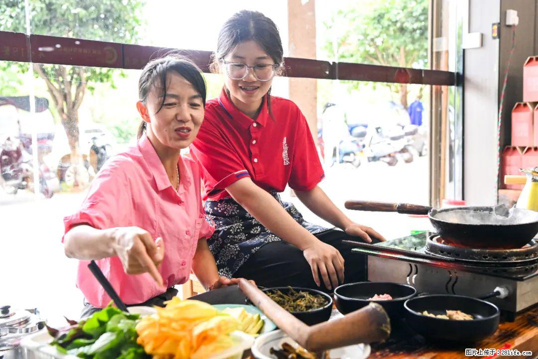 全网追的“扁担女孩”，找了一份暑假工，时薪12元 - 濮阳生活资讯 - 濮阳28生活网 puyang.28life.net
