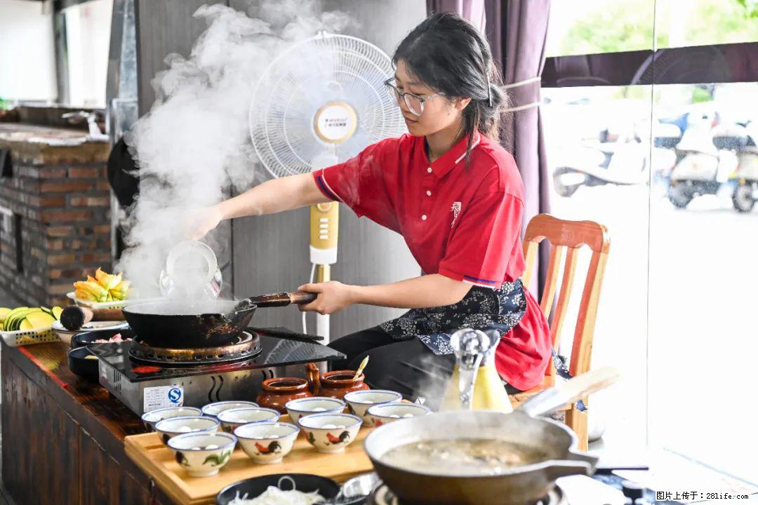 全网追的“扁担女孩”，找了一份暑假工，时薪12元 - 濮阳生活资讯 - 濮阳28生活网 puyang.28life.net
